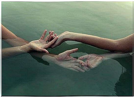 hands-intertwined-water