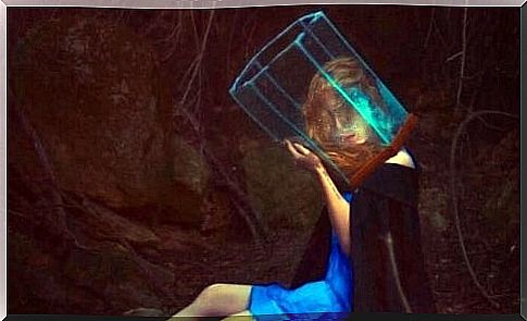 Woman with glass cube on her head