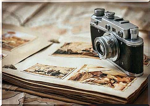 Camera and album with old photos.