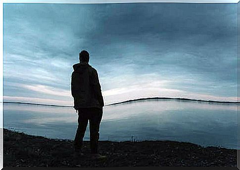 Sad man in front of the sea.