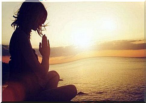 Woman sitting outdoors while practicing mindfulness